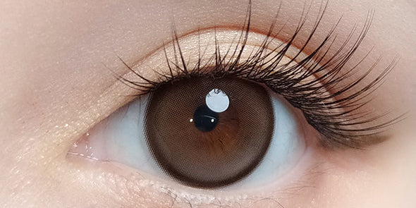 KIVR colored contacts eye close-up